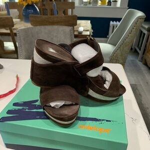 Antelope wedge sandal